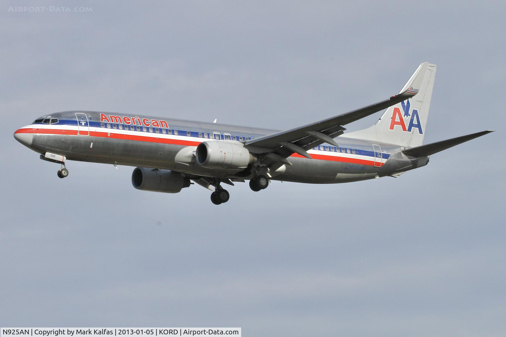 N925AN, 1999 Boeing 737-823 C/N 29526, American Airlines Boeing 730-800 B738 N925AN,on approach KORD