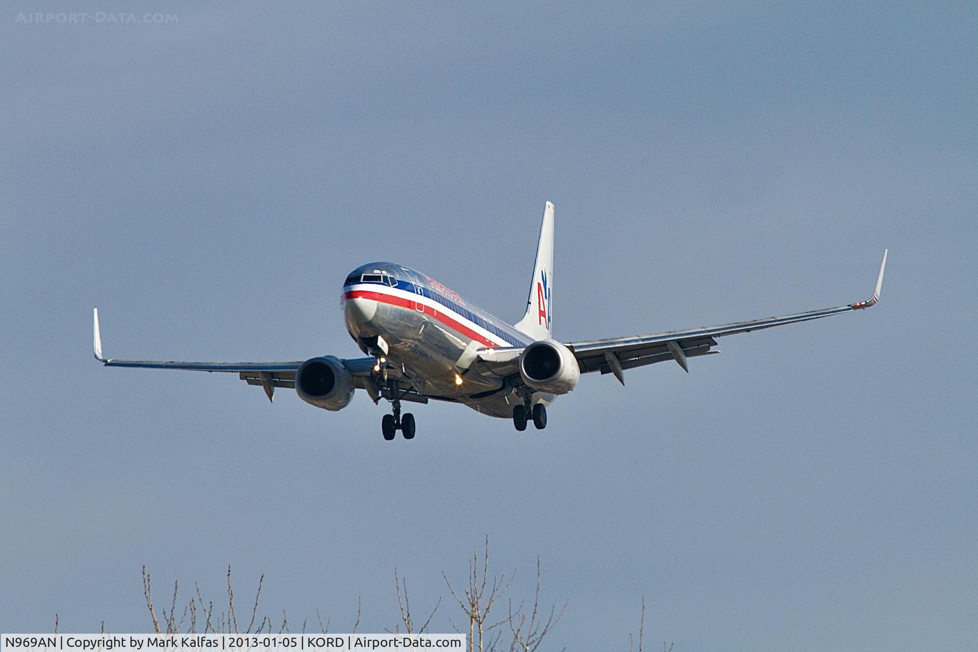 N969AN, 2001 Boeing 737-823 C/N 29546, American Airlines Boeing 737-823 N969AN. 28L approach KORD