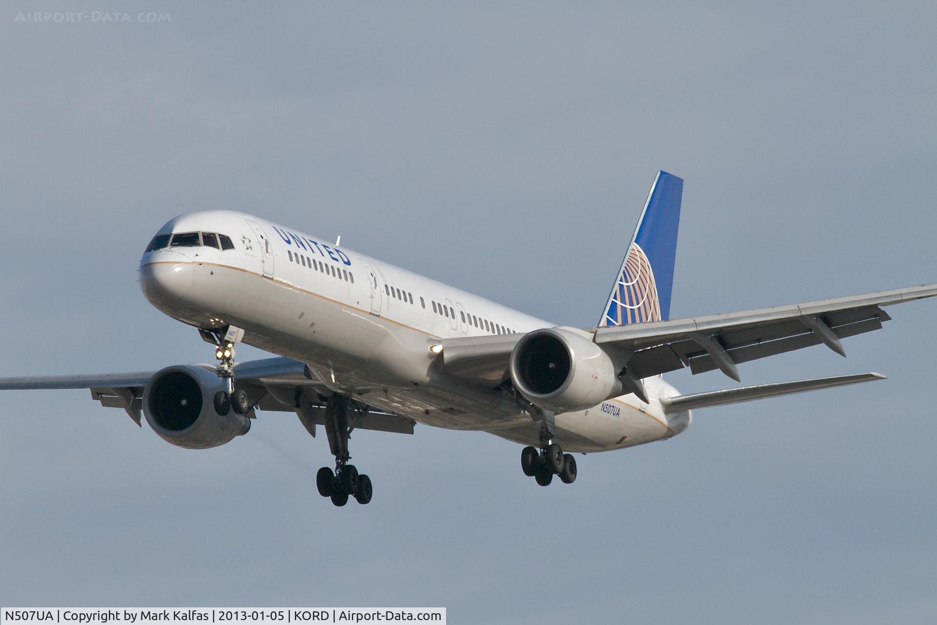 N507UA, 1990 Boeing 757-222F C/N 24743, United Airlines B752, Boeing 757-222 N507UA, runway 28L approach KORD