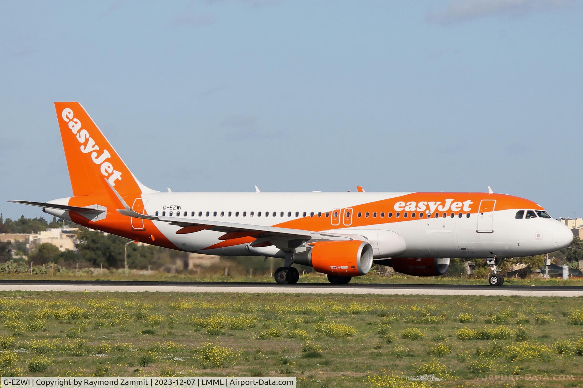G-EZWI, 2013 Airbus A320-214 C/N 5592, A320 G-EZWI Easyjet