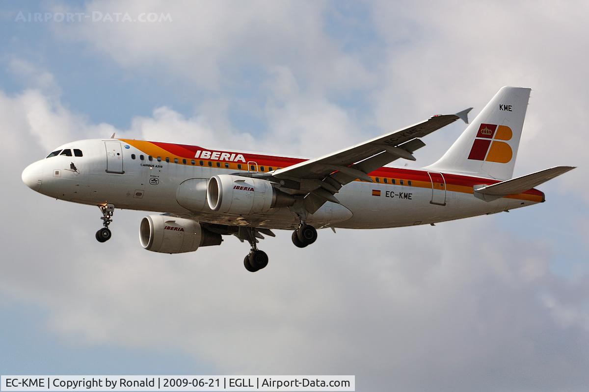 EC-KME, 2008 Airbus A319-111 C/N 3377, at lhr