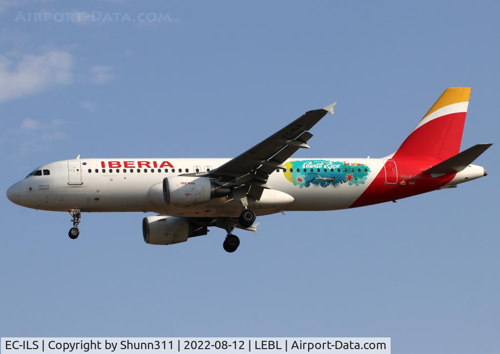 EC-ILS, 2002 Airbus A320-214 C/N 1809, Landing rwy 24R with special 'Puerto Rico' patch on left side only