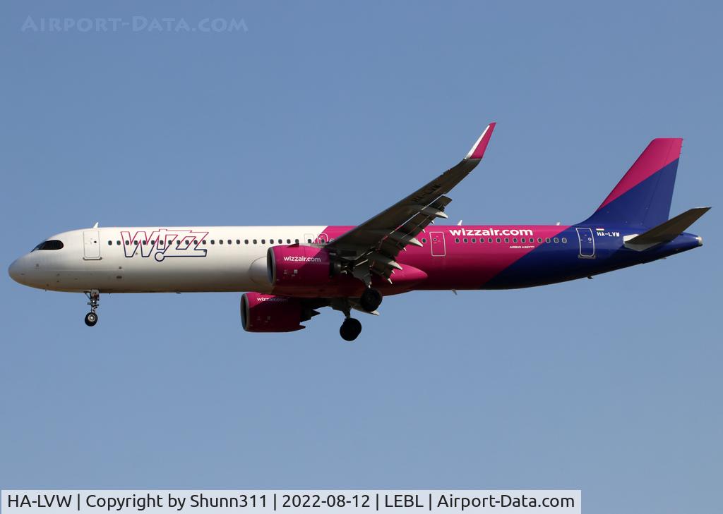 HA-LVW, 2021 Airbus A321-271NX C/N 10509, Landing rwy 24R