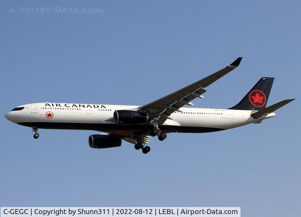 C-GEGC, 2009 Airbus A330-343 C/N 1006, Landing rwy 24R in new c/s