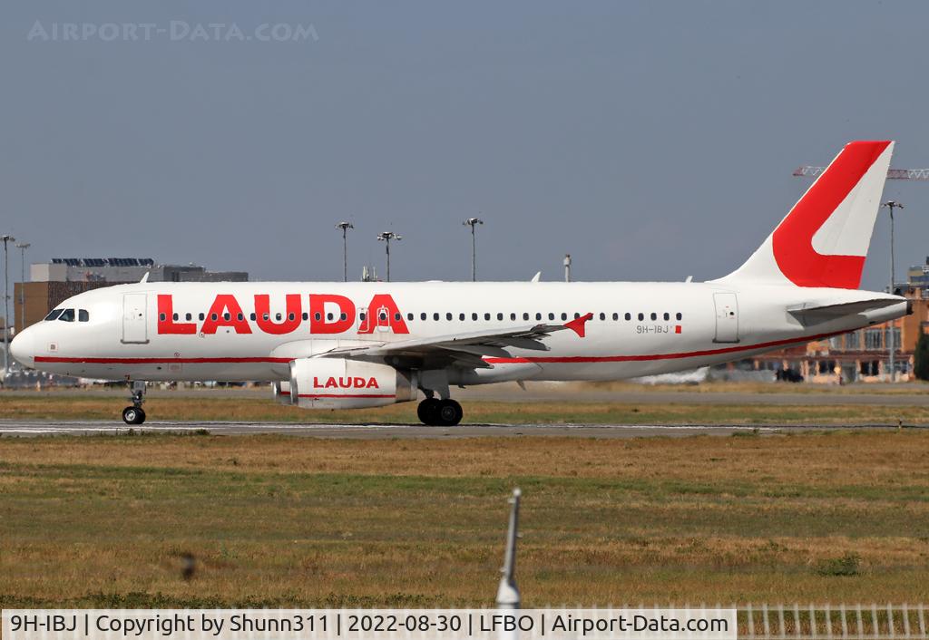 9H-IBJ, 2007 Airbus A320-232 C/N 3259, Lining up rwy 32R for departure...