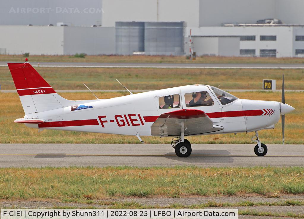 F-GIEI, Piper PA-28-161 Cadet C/N 28-41164, Taxiing to the General Aviation area...
