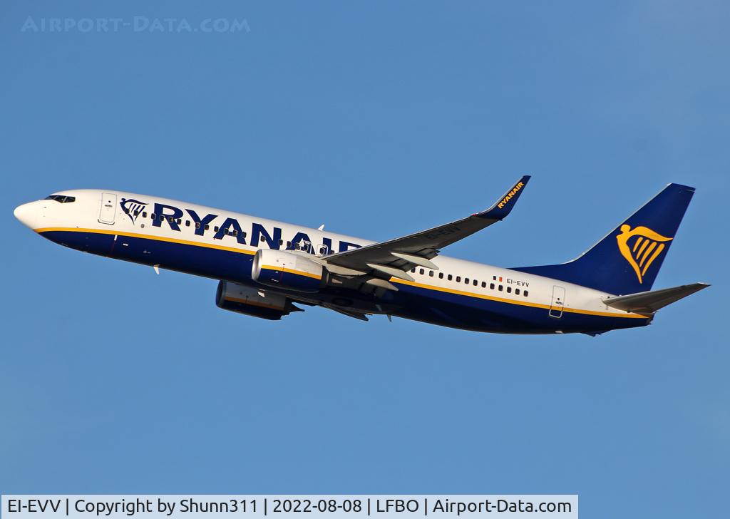 EI-EVV, 2012 Boeing 737-8AS C/N 40314, Climbing
