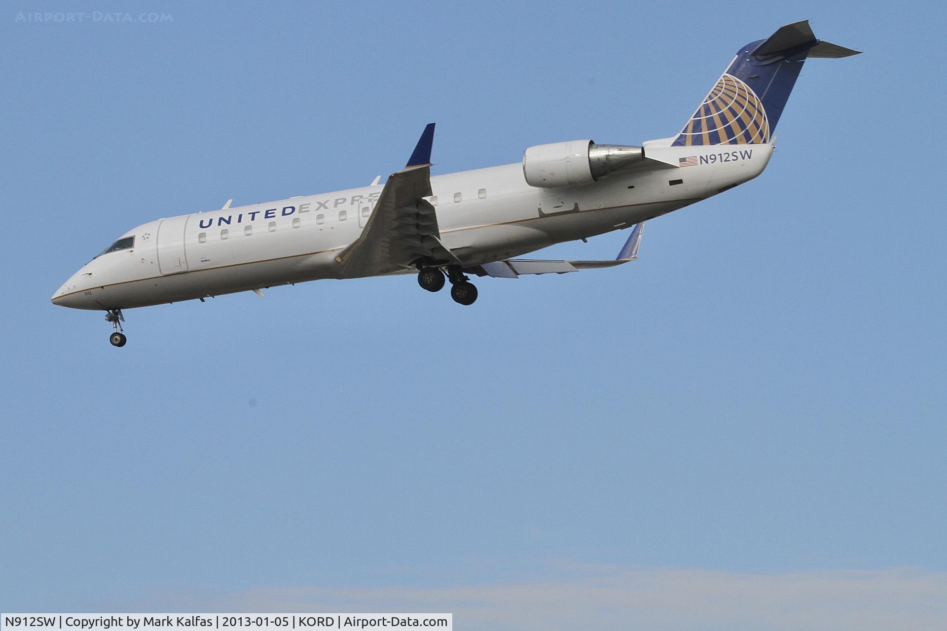 N912SW, 2001 Bombardier CRJ-200LR (CL-600-2B19) C/N 7595, Skywest / United Express  Bombardier CRJ-200LR on approach KORD