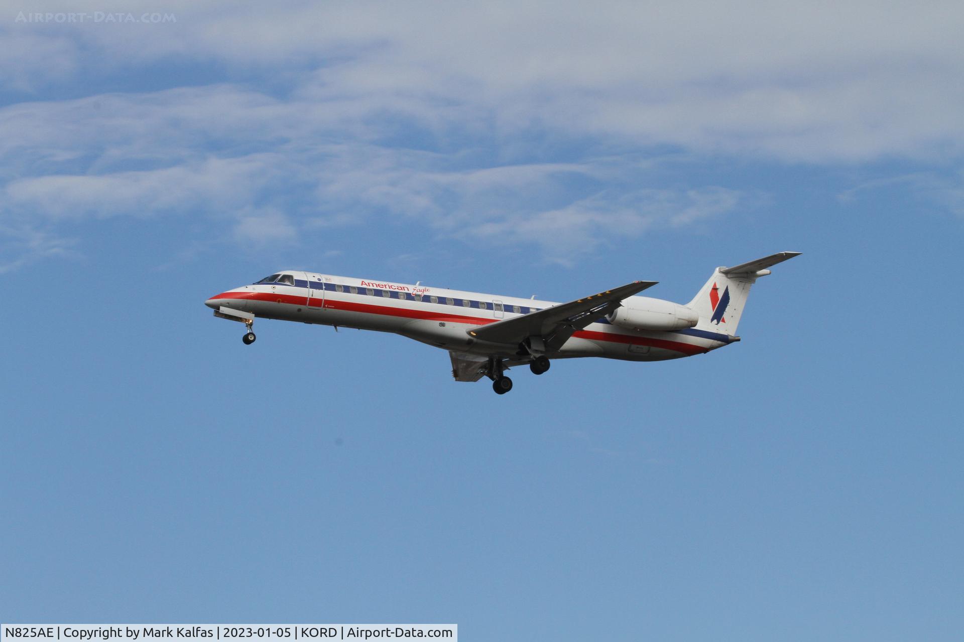 N825AE, 2002 Embraer ERJ-140LR (EMB-135KL) C/N 145589, E135 Embraer ERJ-140LR  Envoy Air / American Eagle N825AE on approach KORD