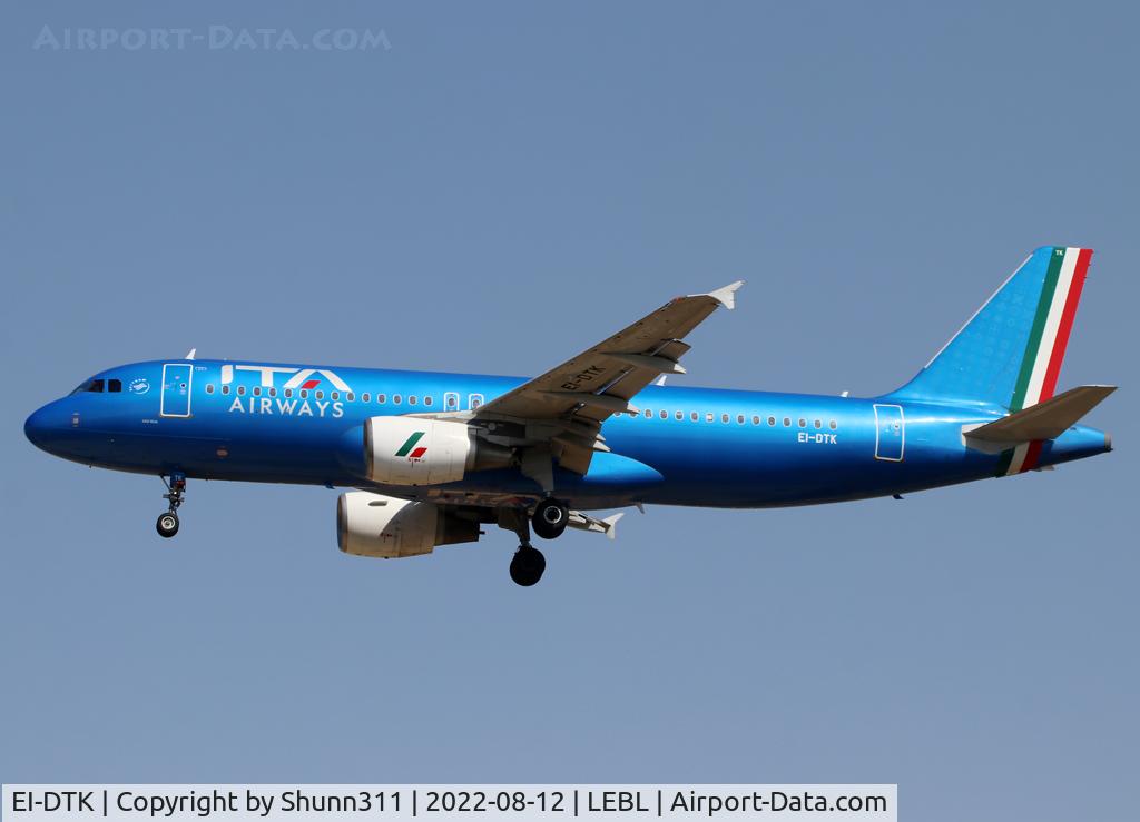 EI-DTK, 2009 Airbus A320-216 C/N 4075, Landing rwy 24R
