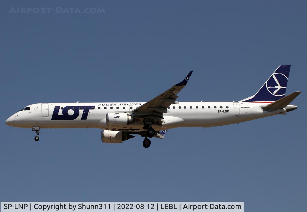 SP-LNP, 2007 Embraer 195LR (ERJ-190-200LR) C/N 19000093, Landing rwy 24R in new c/s