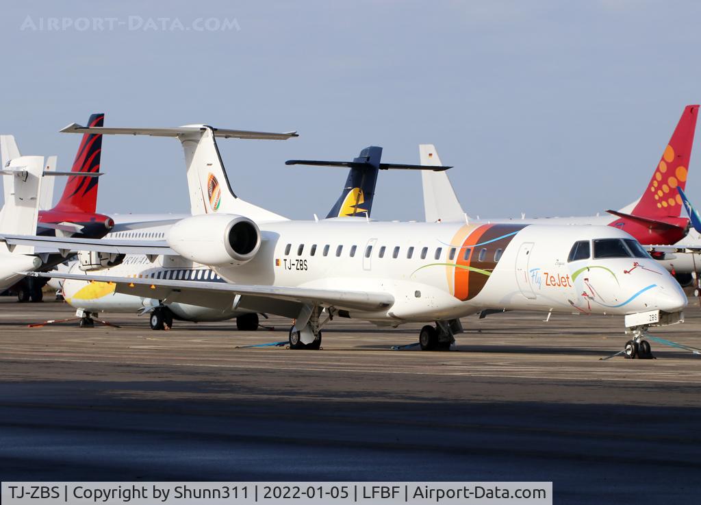 TJ-ZBS, 1999 Embraer ERJ-145LR (EMB-145LR) C/N 145178, Parked.. Waiting his delivery...
