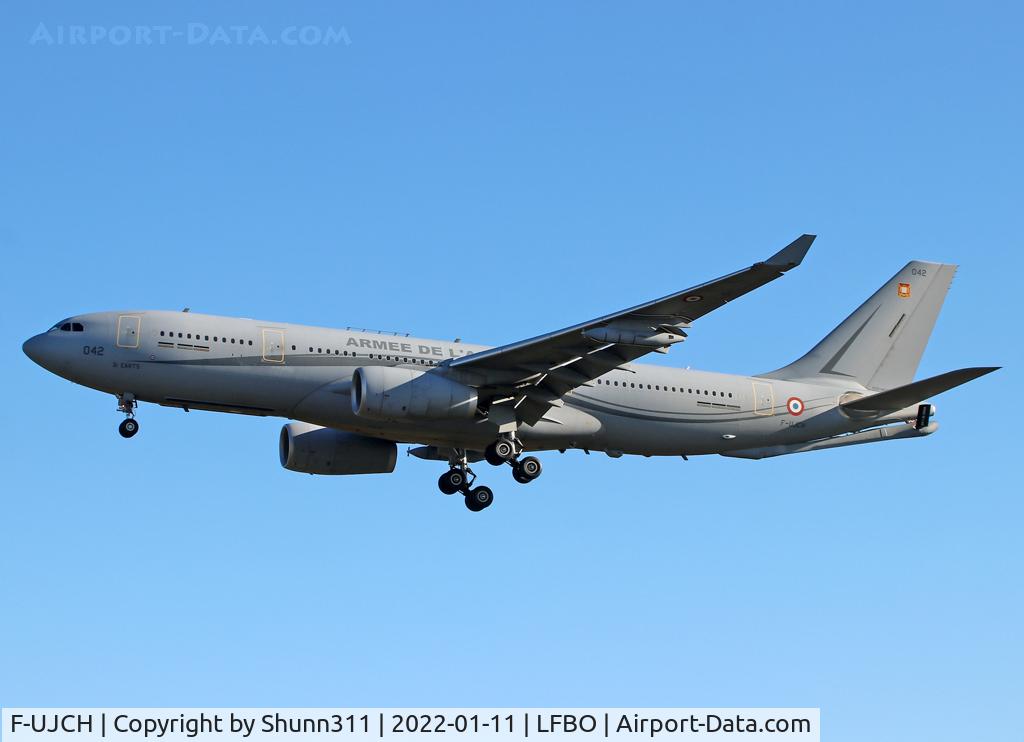 F-UJCH, 2017 Airbus A330-243MRTT C/N 1808, Landing rwy 32L