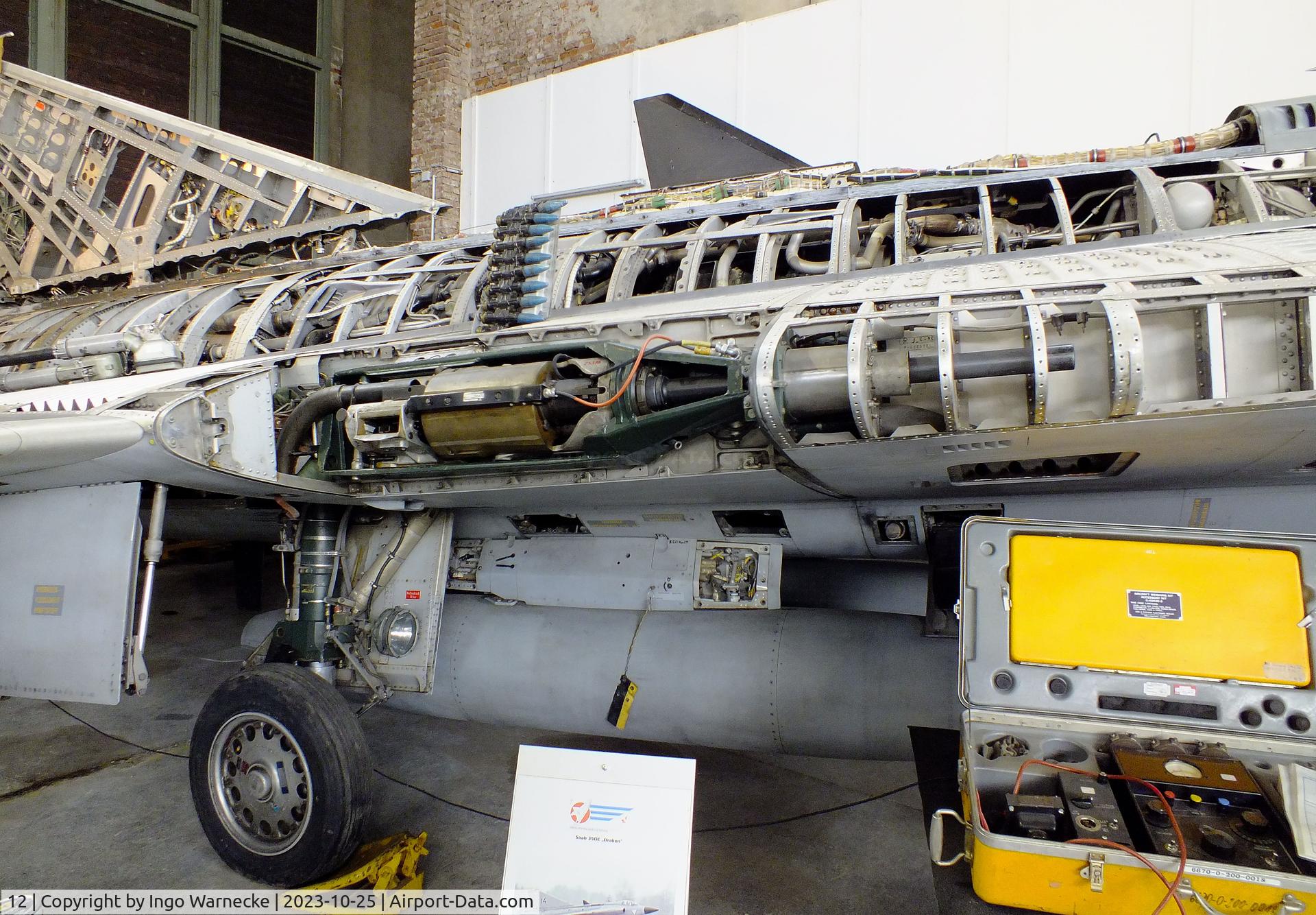 12, Saab J-35Oe MkII Draken C/N 35-1412, SAAB J35Oe Mk II Draken (starbord side without most outer skin) at the Militärluftfahrt-Museum (Museum of Austrian Military Aviation), Zeltweg