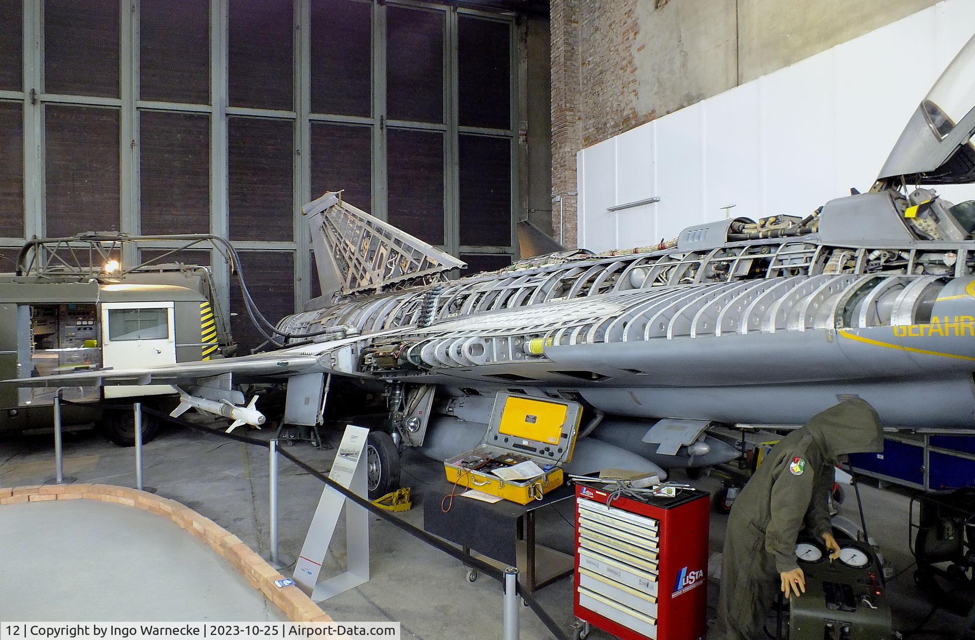 12, Saab J-35Oe MkII Draken C/N 35-1412, SAAB J35Oe Mk II Draken (starbord side without most outer skin) at the Militärluftfahrt-Museum (Museum of Austrian Military Aviation), Zeltweg