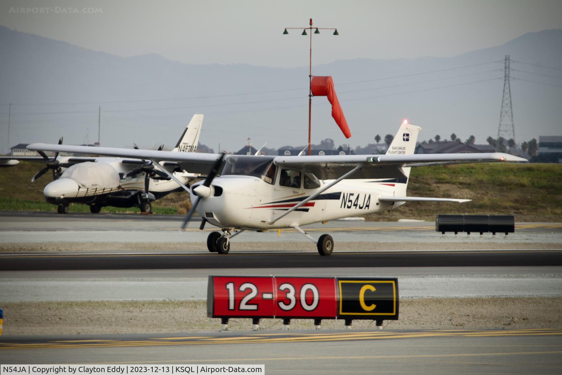 N54JA, 1998 Cessna 172R C/N 17280607, San Carlos Airport in California 2023.