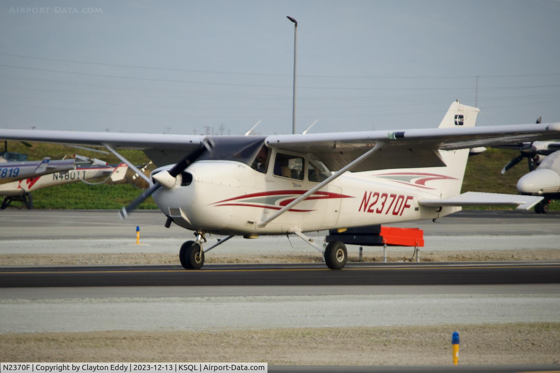 N2370F, 1998 Cessna 172R C/N 17280618, San Carlos Airport in California 2023.
