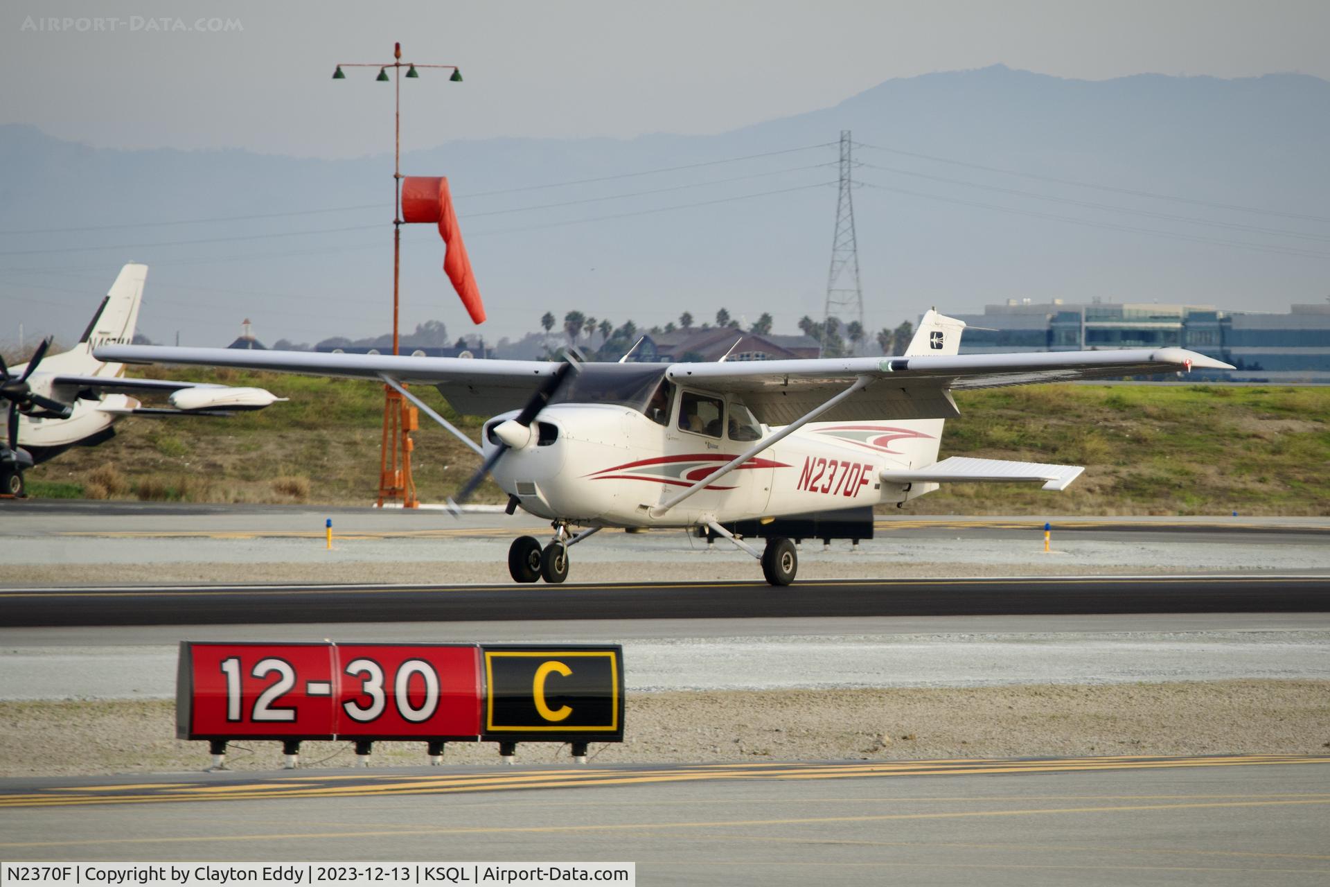N2370F, 1998 Cessna 172R C/N 17280618, San Carlos Airport in California 2023.