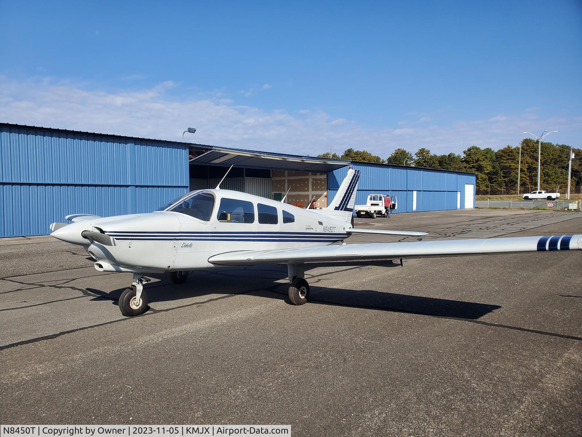 N8450T, 1981 Piper PA-28-236 Dakota C/N 28-8211011, Based at KMJX Ocean County Airport
New Jersey