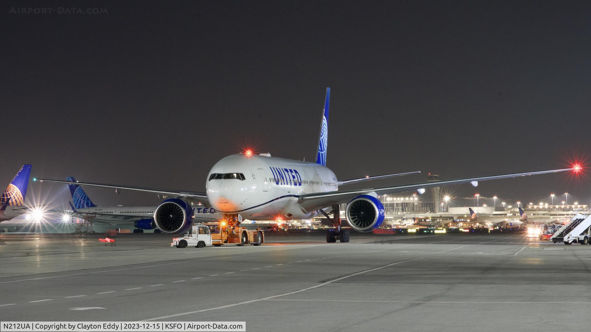 N212UA, 2000 Boeing 777-222 C/N 30218, SFO 2023.