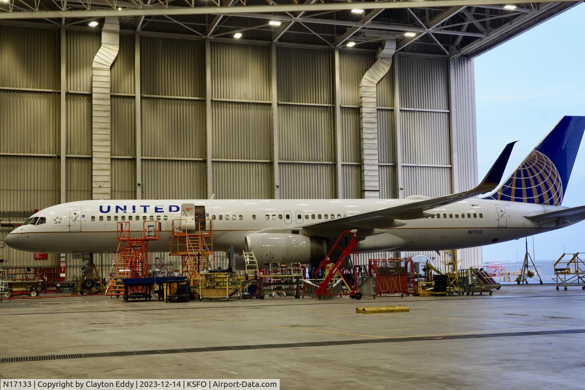 N17133, 1998 Boeing 757-224 C/N 29282, SFO 2023.
