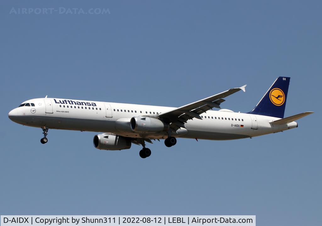 D-AIDX, 2015 Airbus A321-231 C/N 6451, Landing rwy 24R with Wifi pod mounted...