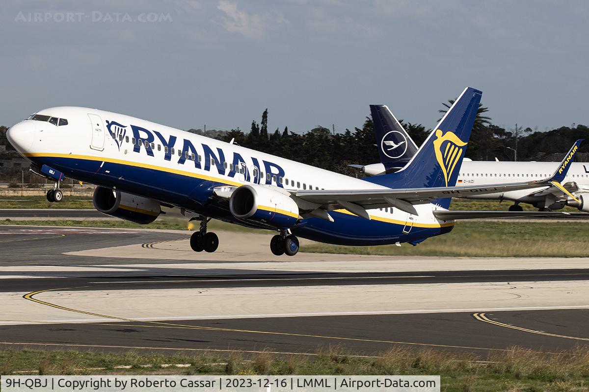 9H-QBJ, 2015 Boeing 737-8AS C/N 44706, Runway 31