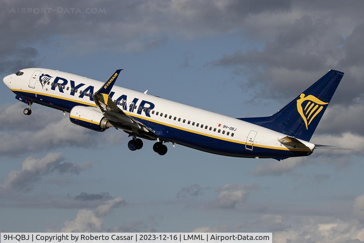 9H-QBJ, 2015 Boeing 737-8AS C/N 44706, Runway 31