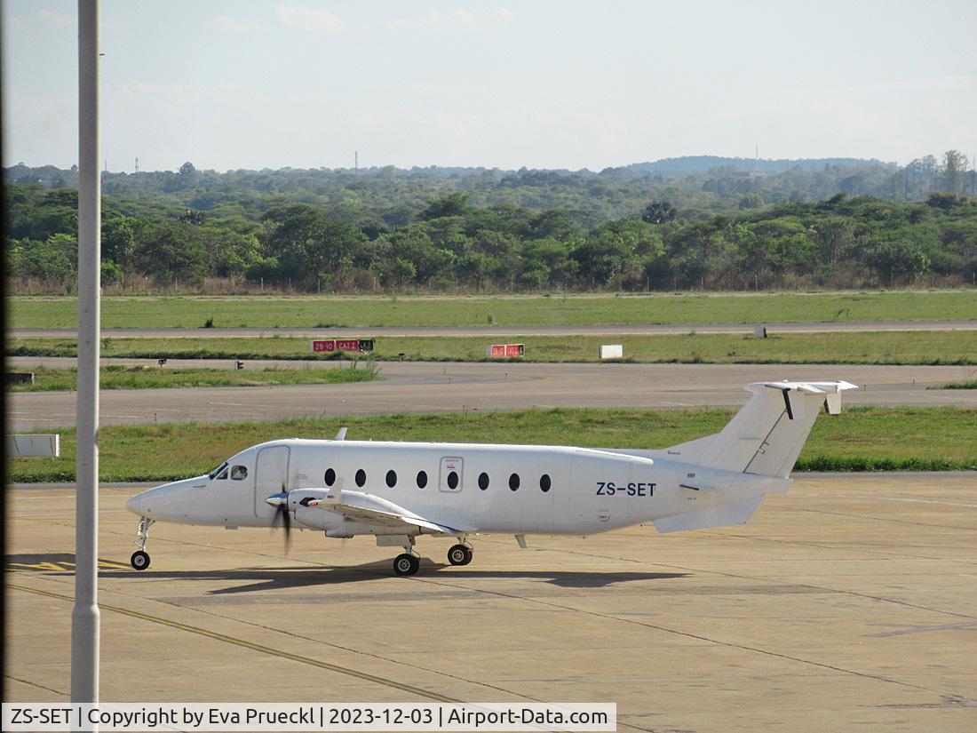 ZS-SET, 1996 Beech 1900D C/N UE-265, Lusaka Kenneth Kaunda International Airport, Zambia