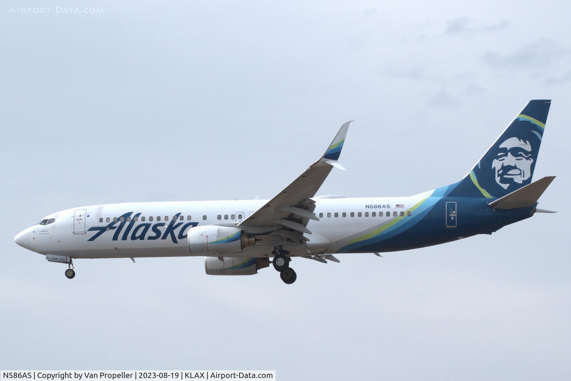 N586AS, 2007 Boeing 737-890 C/N 35189, Alaska Airlines Boeing 737-890 on approach to LAX