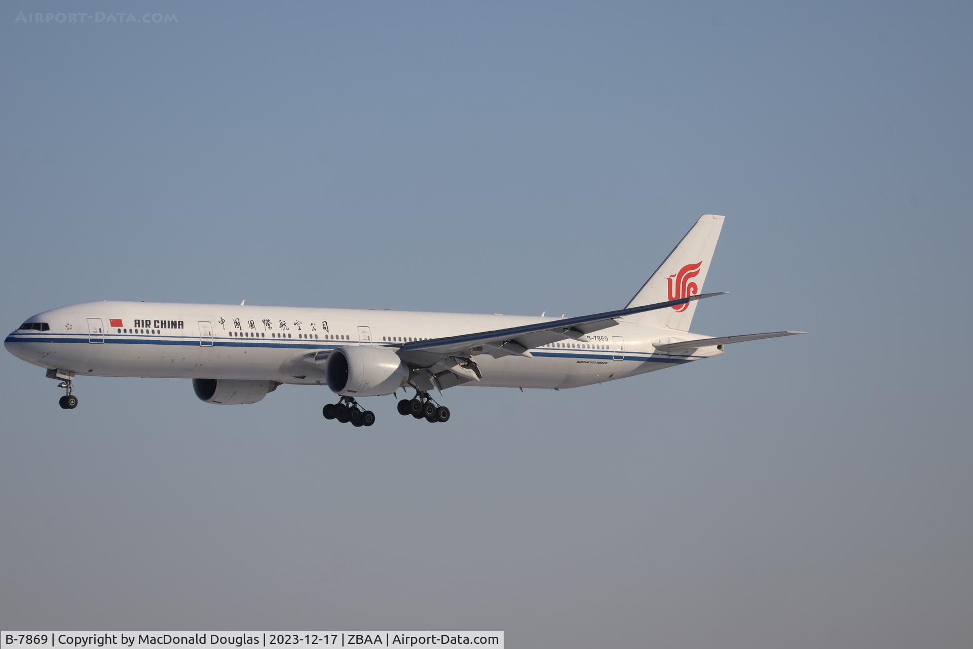 B-7869, 2016 Boeing 777-39L/ER C/N 63353, PEK/ZBAA RWY01