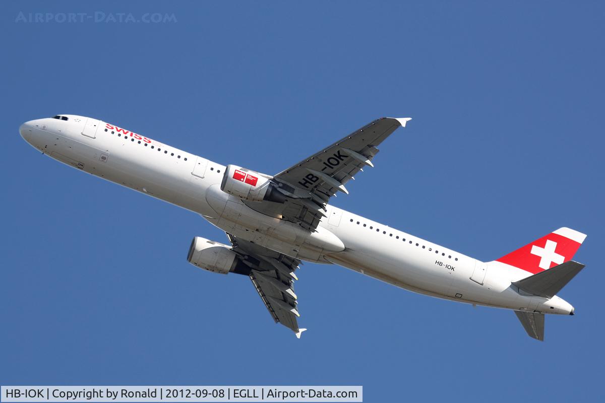HB-IOK, 1999 Airbus A321-111 C/N 987, at lhr