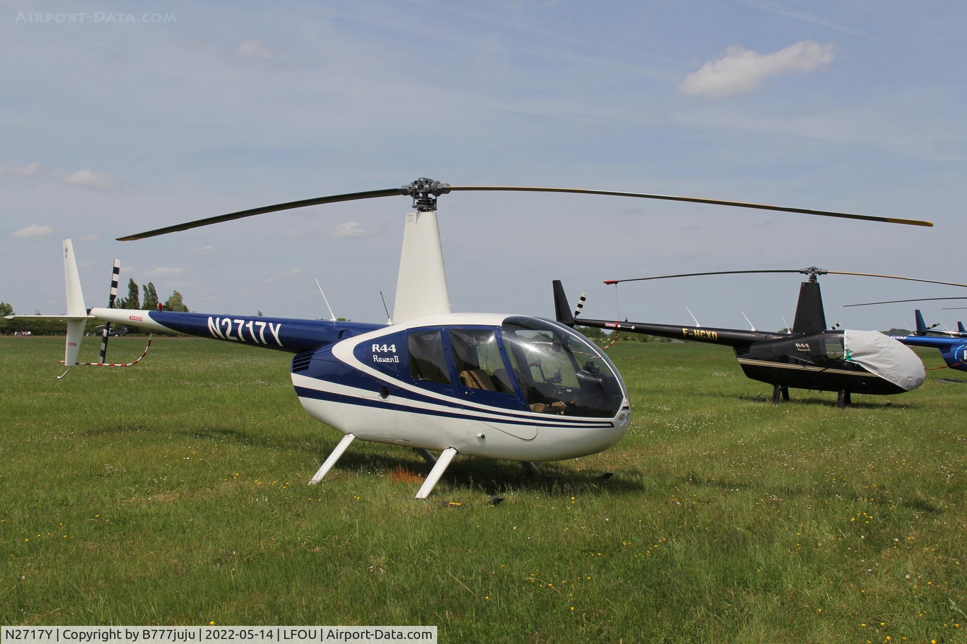 N2717Y, Robinson R44 II C/N 12121, at Helico 2022 Cholet