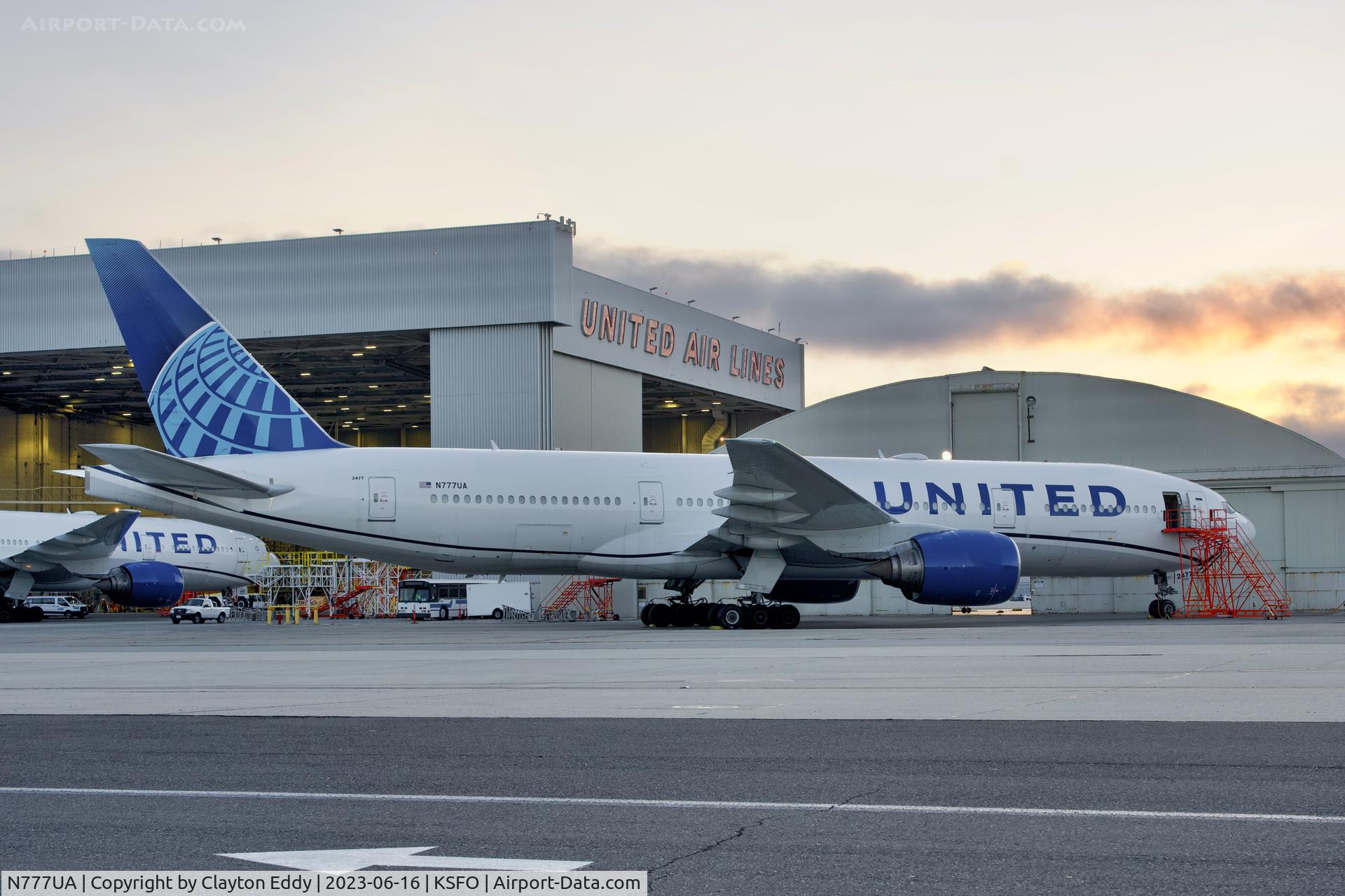 N777UA, 1995 Boeing 777-222 C/N 26916, SFO 2023.