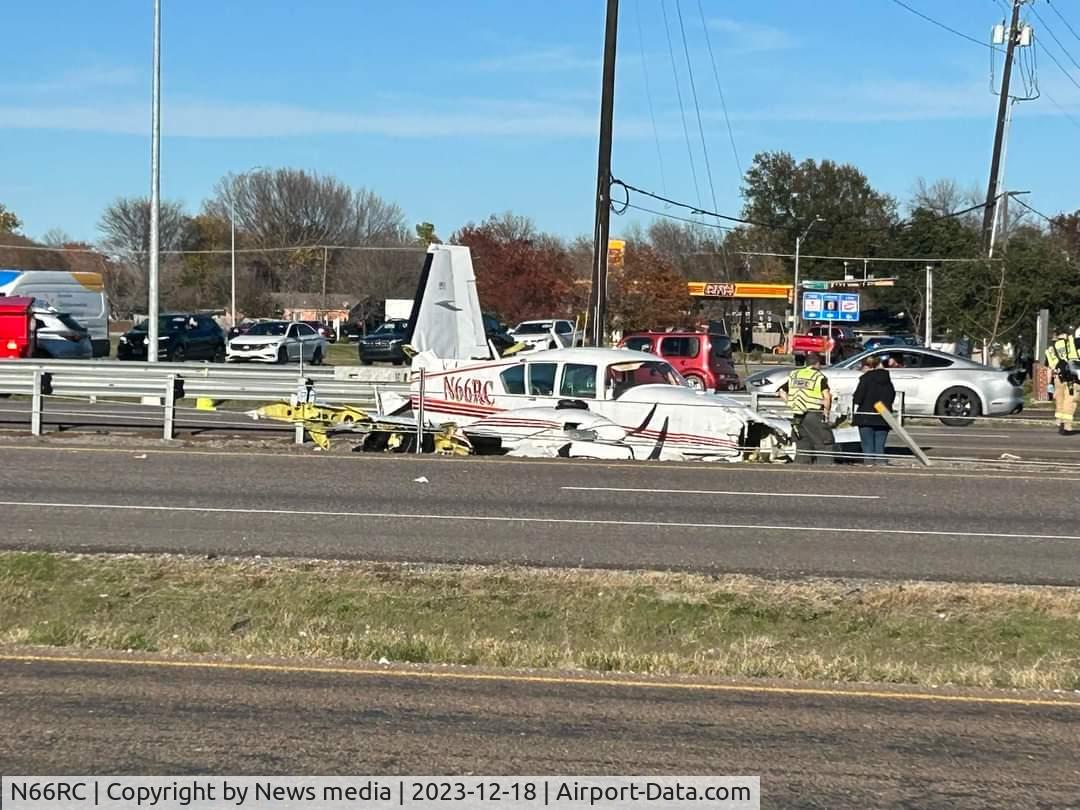 N66RC, 1980 Piper PA-23-250 C/N 27-8054046, N66RC Piper Aztec emergency landing on US Hwy 80 near Forney, TX 12/18/2023