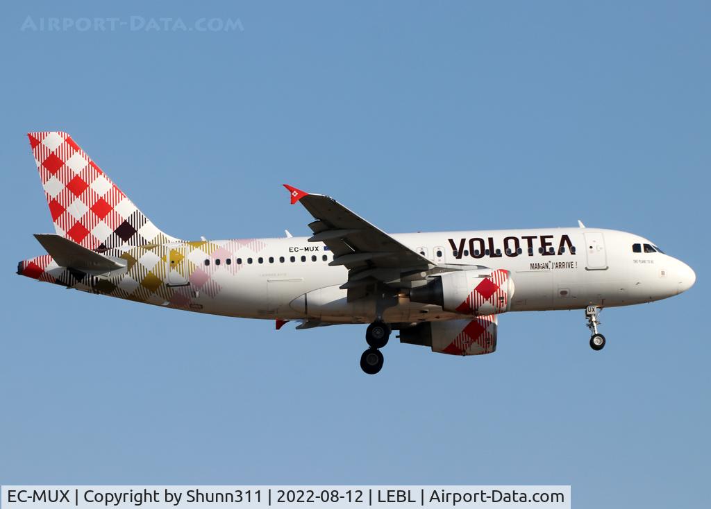 EC-MUX, 2003 Airbus A319-111 C/N 2037, Landing rwy 24R