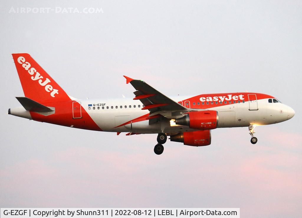 G-EZGF, 2011 Airbus A319-111 C/N 4635, Landing rwy 24R in new c/s