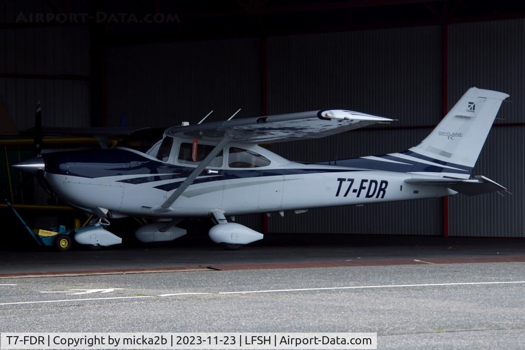 T7-FDR, Cessna 182 Skylane TC Skylane C/N ?, Parked