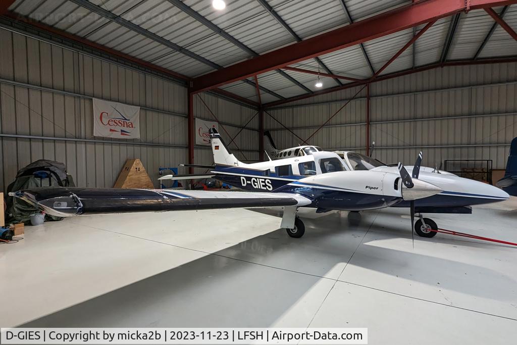 D-GIES, Piper PA 34-220 T C/N 34-8333020, Parked