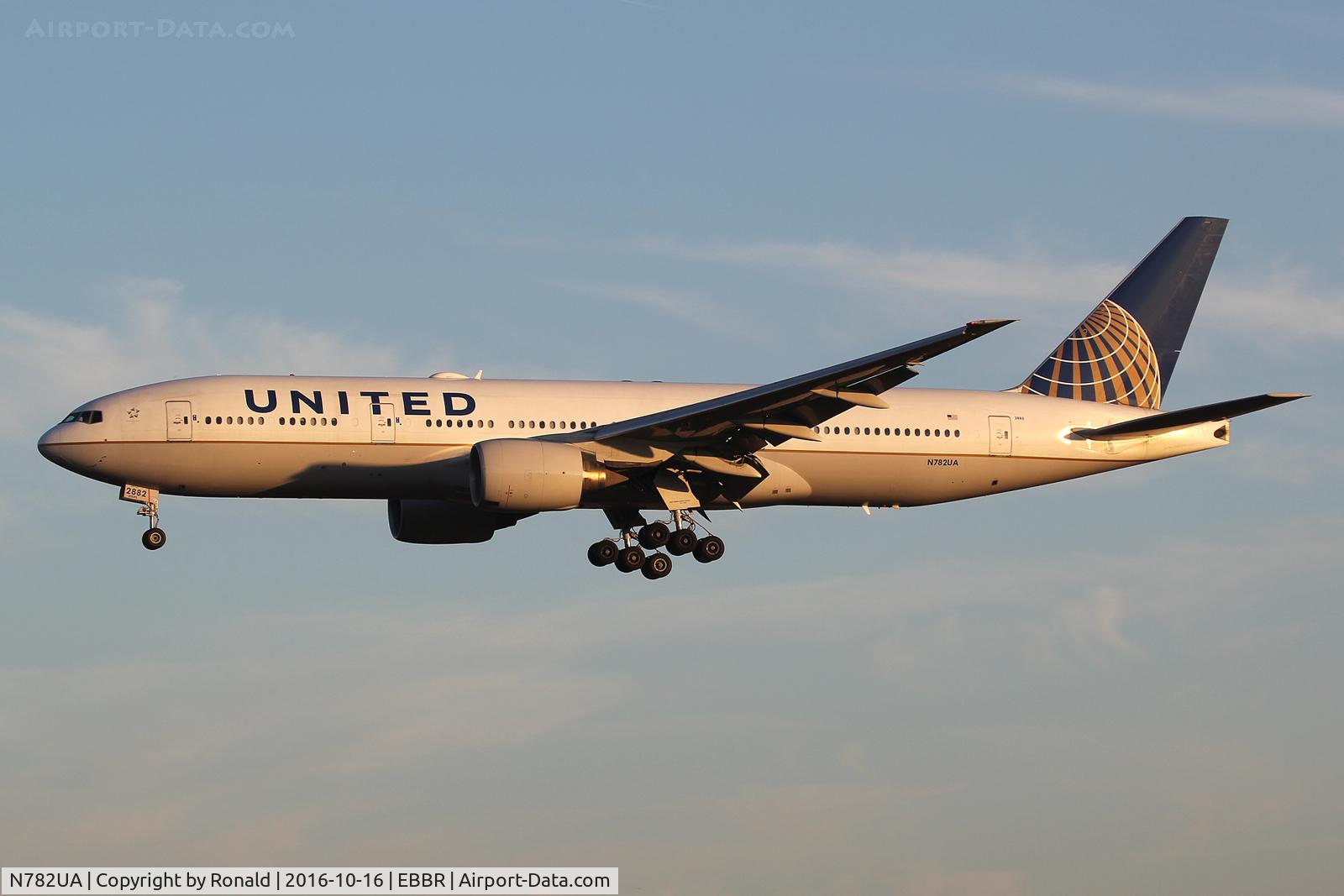 N782UA, 1997 Boeing 777-222/ER C/N 26948, at bru