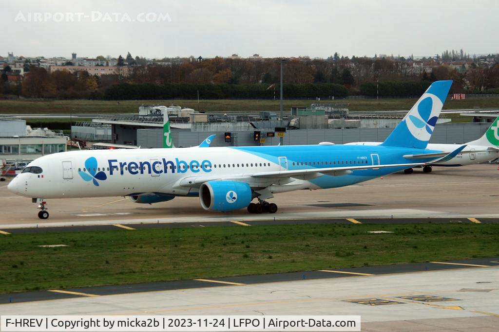 F-HREV, 2017 Airbus A350-941 C/N 193, Taxiing