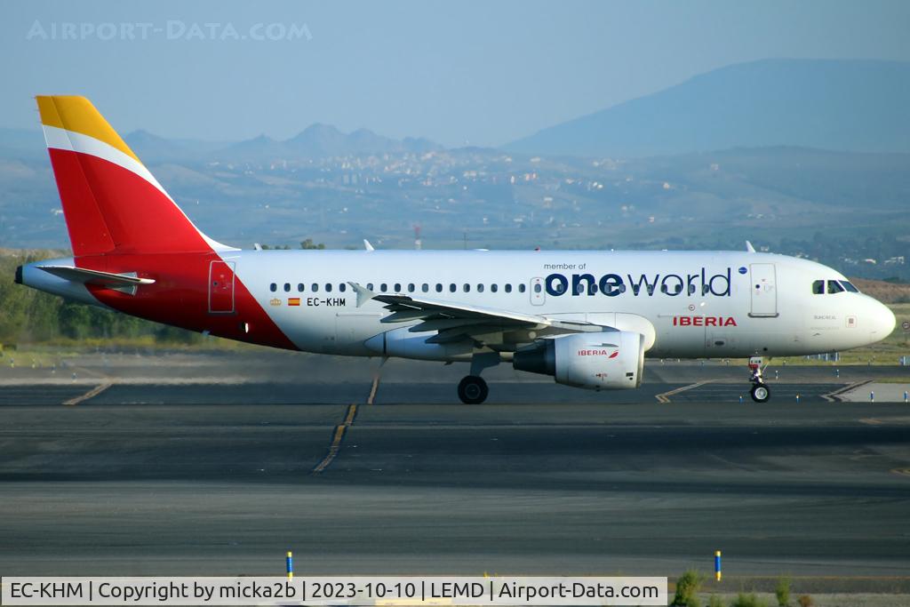 EC-KHM, 2007 Airbus A319-111 C/N 3209, Taxiing