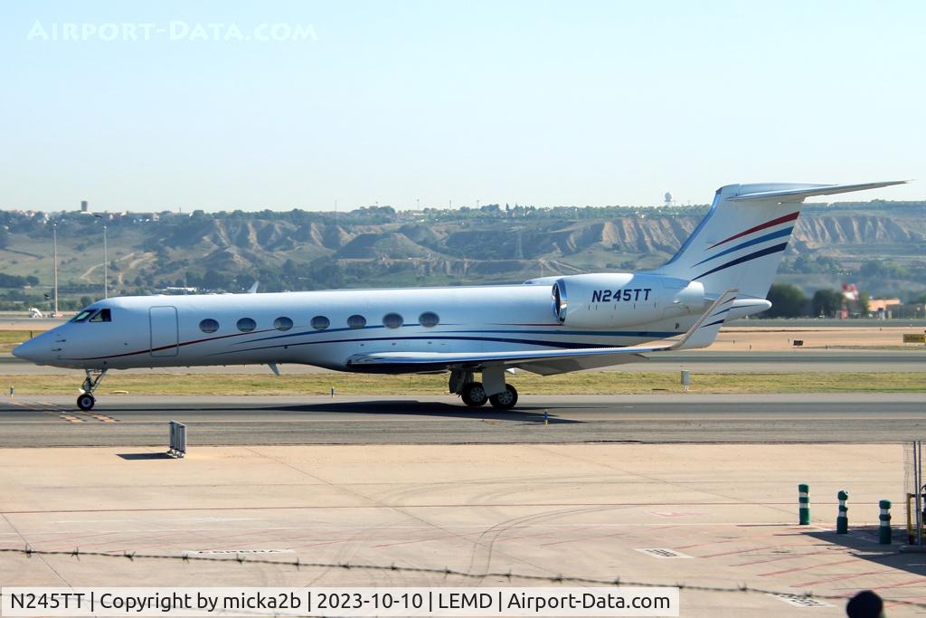N245TT, 2003 Gulfstream Aerospace GV-SP (G550) C/N 5003, Taxiing