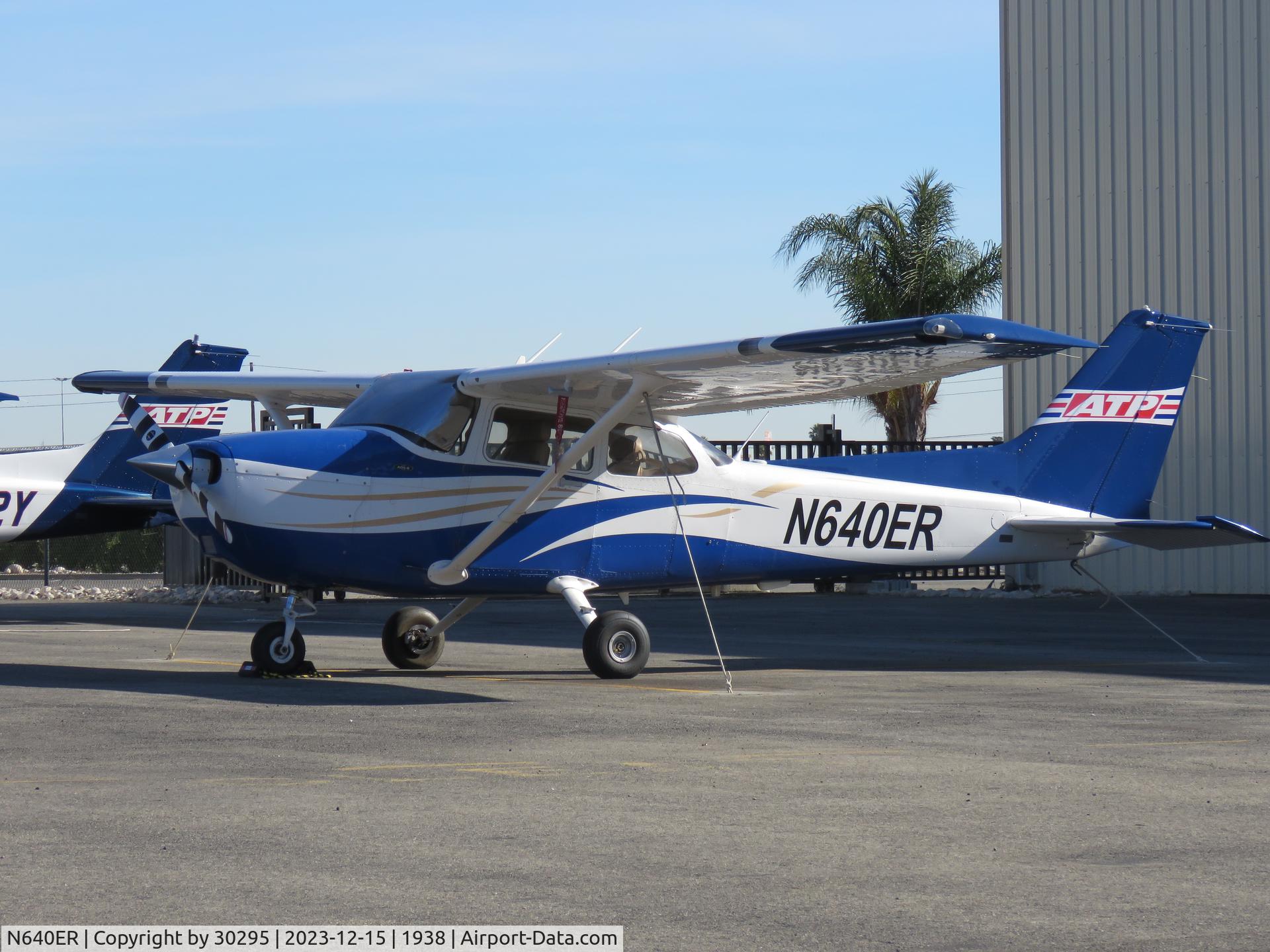 N640ER, 2015 Cessna 172S C/N 172S-11607, Parked