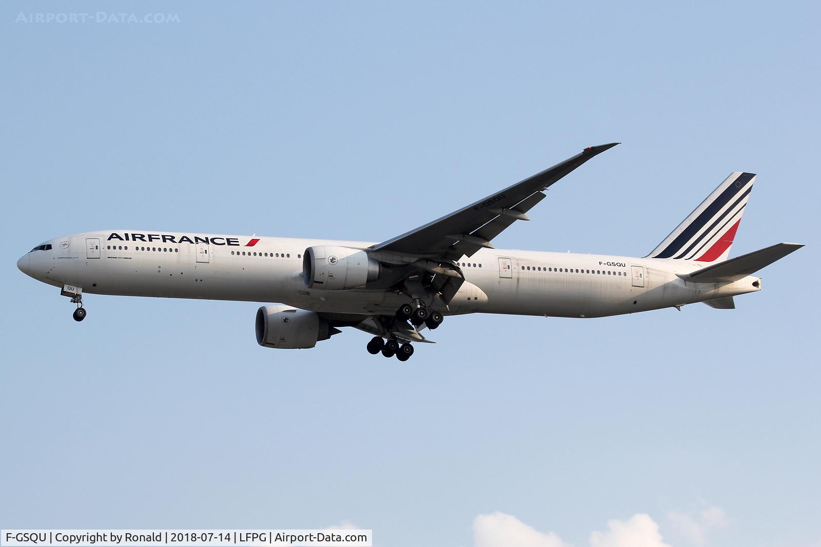 F-GSQU, 2007 Boeing 777-328/ER C/N 32847, at cdg
