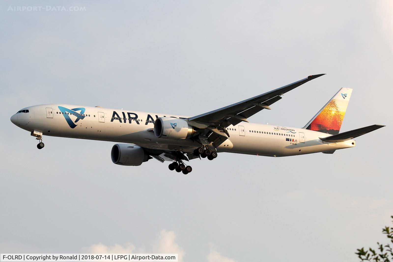 F-OLRD, 1996 Boeing 777-300/ER C/N 61602, at cdg