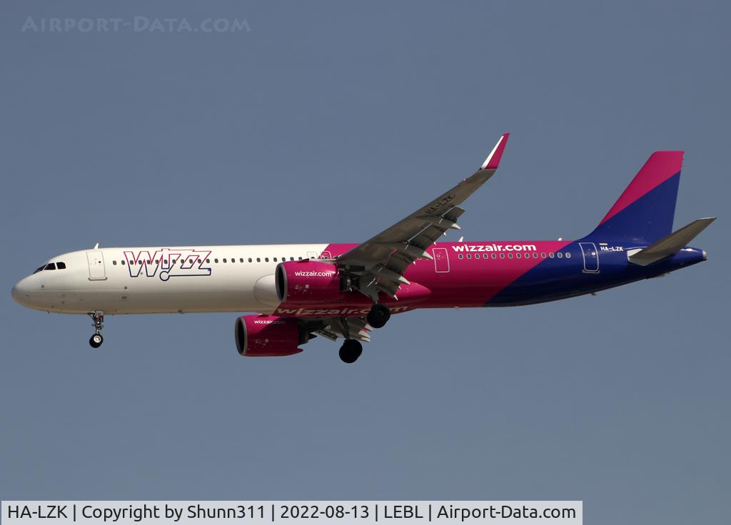 HA-LZK, 2022 Airbus 321-271NX C/N 10959, Landing rwy 24R