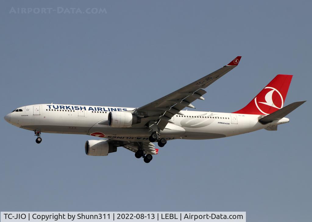 TC-JIO, 2007 Airbus A330-223 C/N 869, Landing rwy 24R