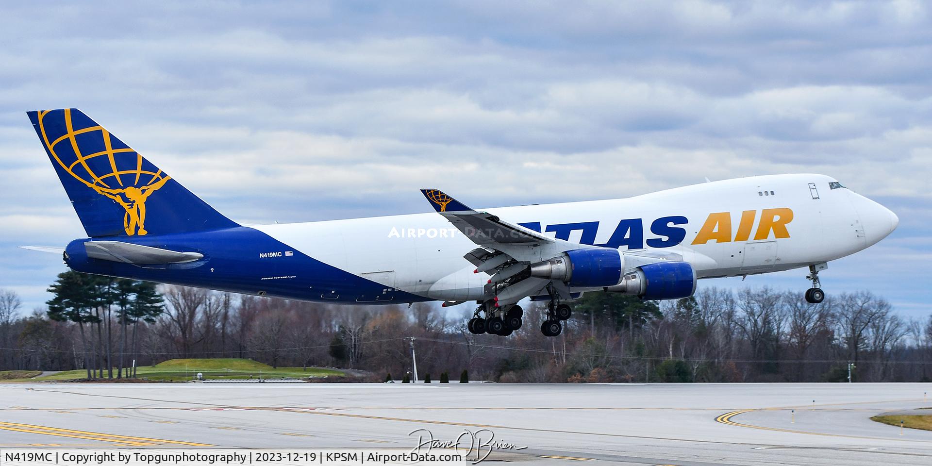 N419MC, 1996 Boeing 747-48EF C/N 28367, GIANT8433 over the numbers for RW34