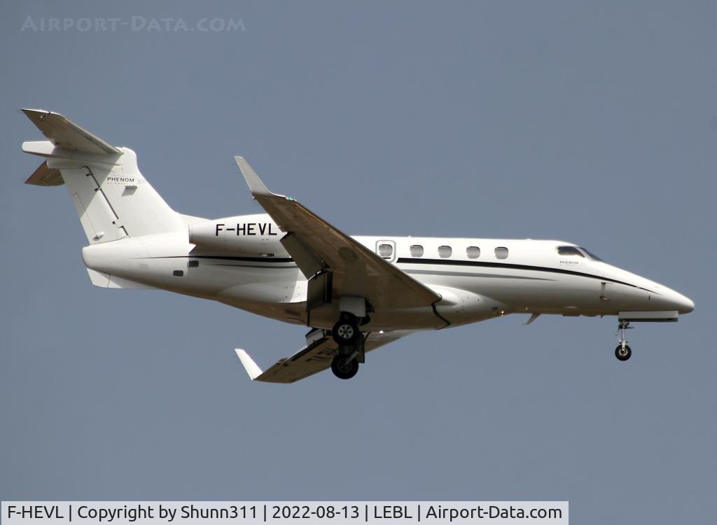 F-HEVL, 2015 Embraer EMB-505 Phenom 300 C/N 50500312, Landing rwy 06L